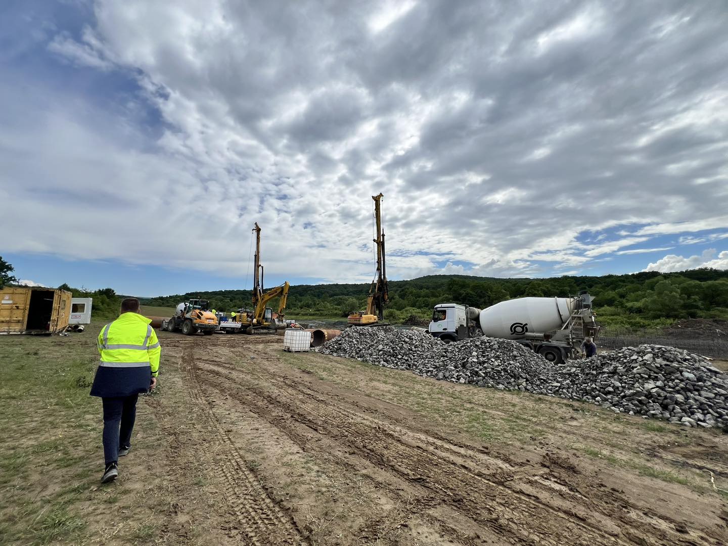 Economica net Autostrada Lugoj Deva UMB execută lucrări de fundare