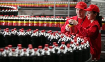 Ce contine Coca Cola