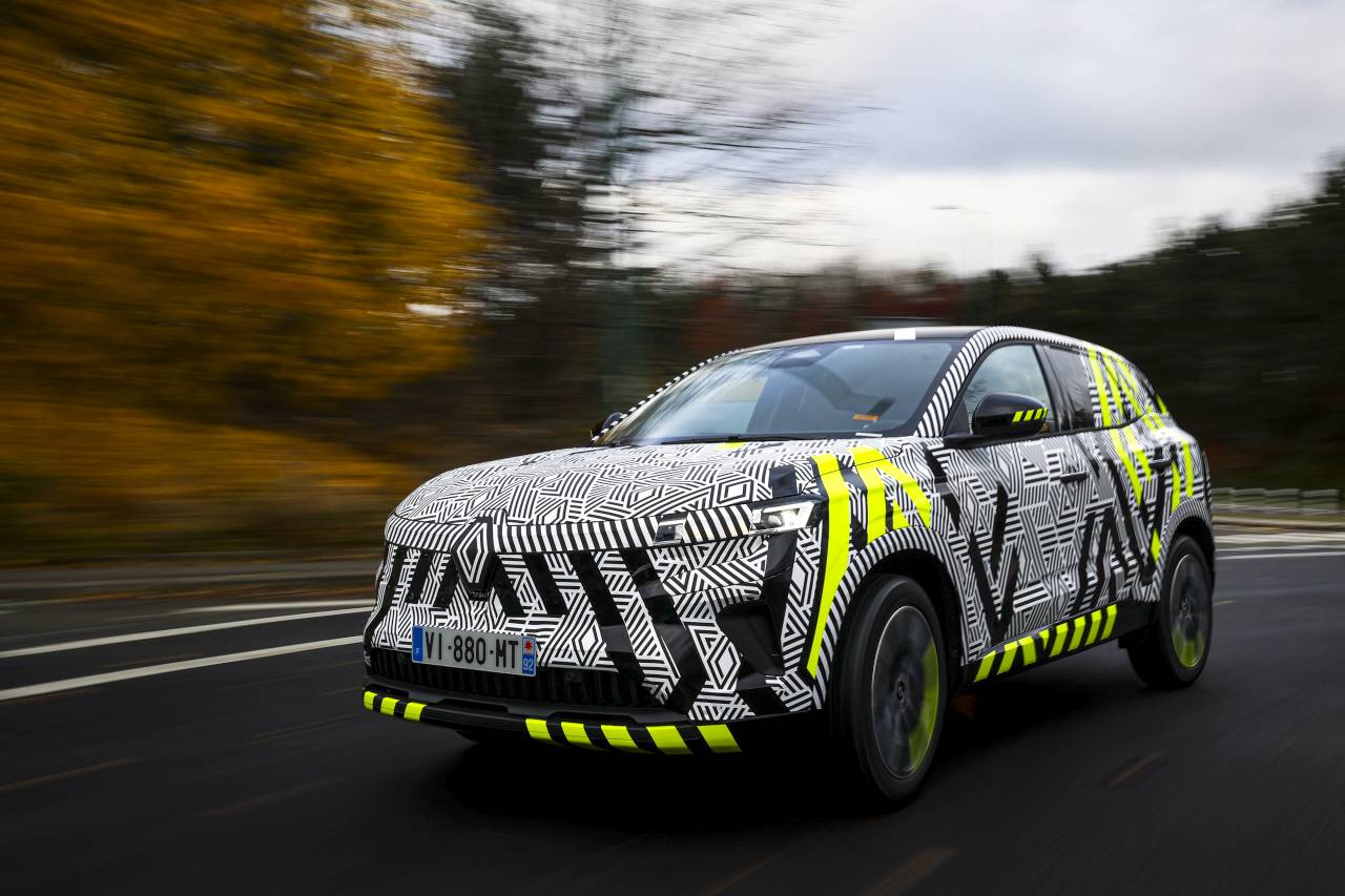 The future Renault Austral, also tested in Romania.  Engines up to 200 hp