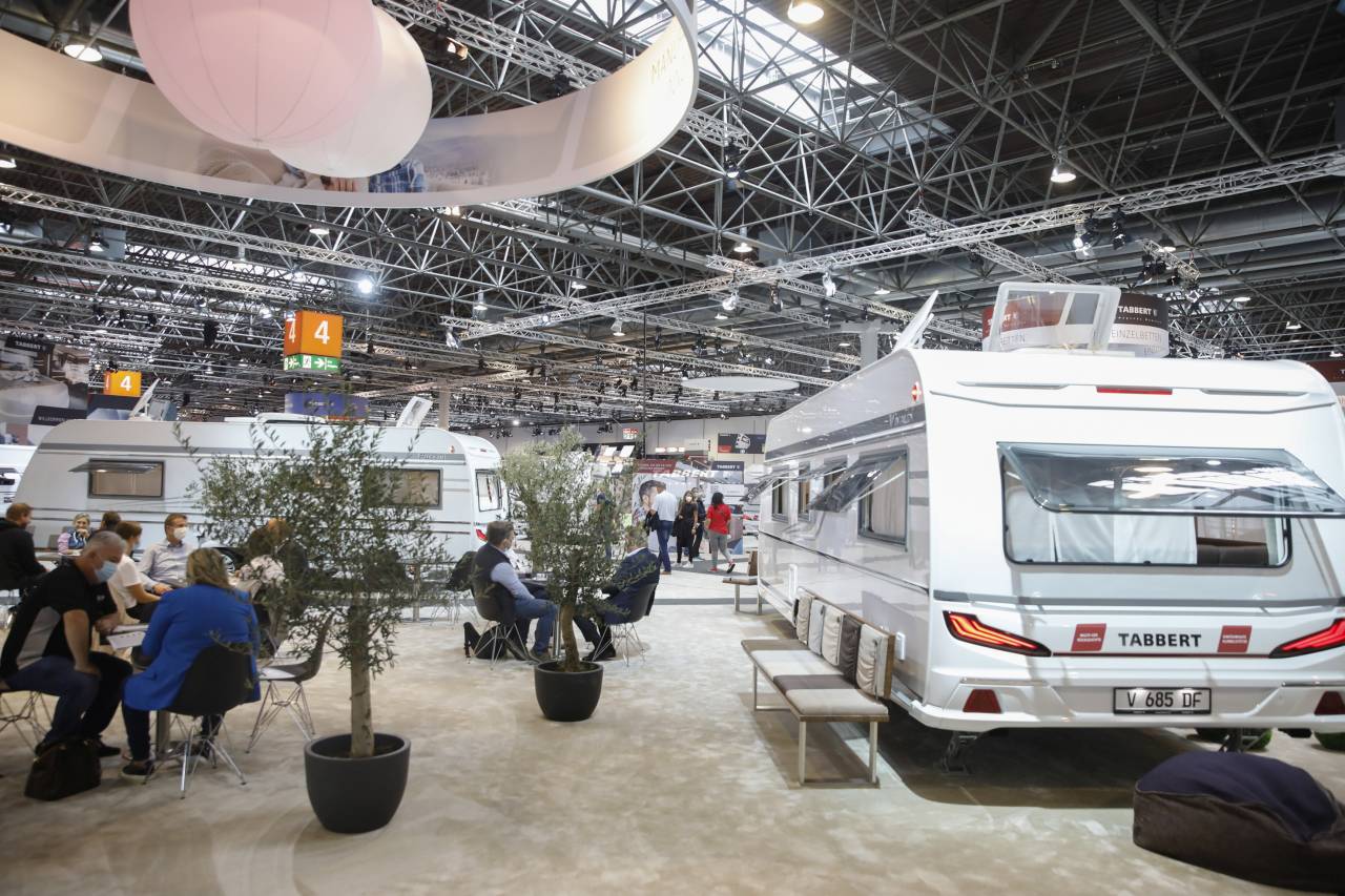 Caravan Salon Düsseldorf 2022 începe Cu Sute De Exponate, Dar Cu Puține ...