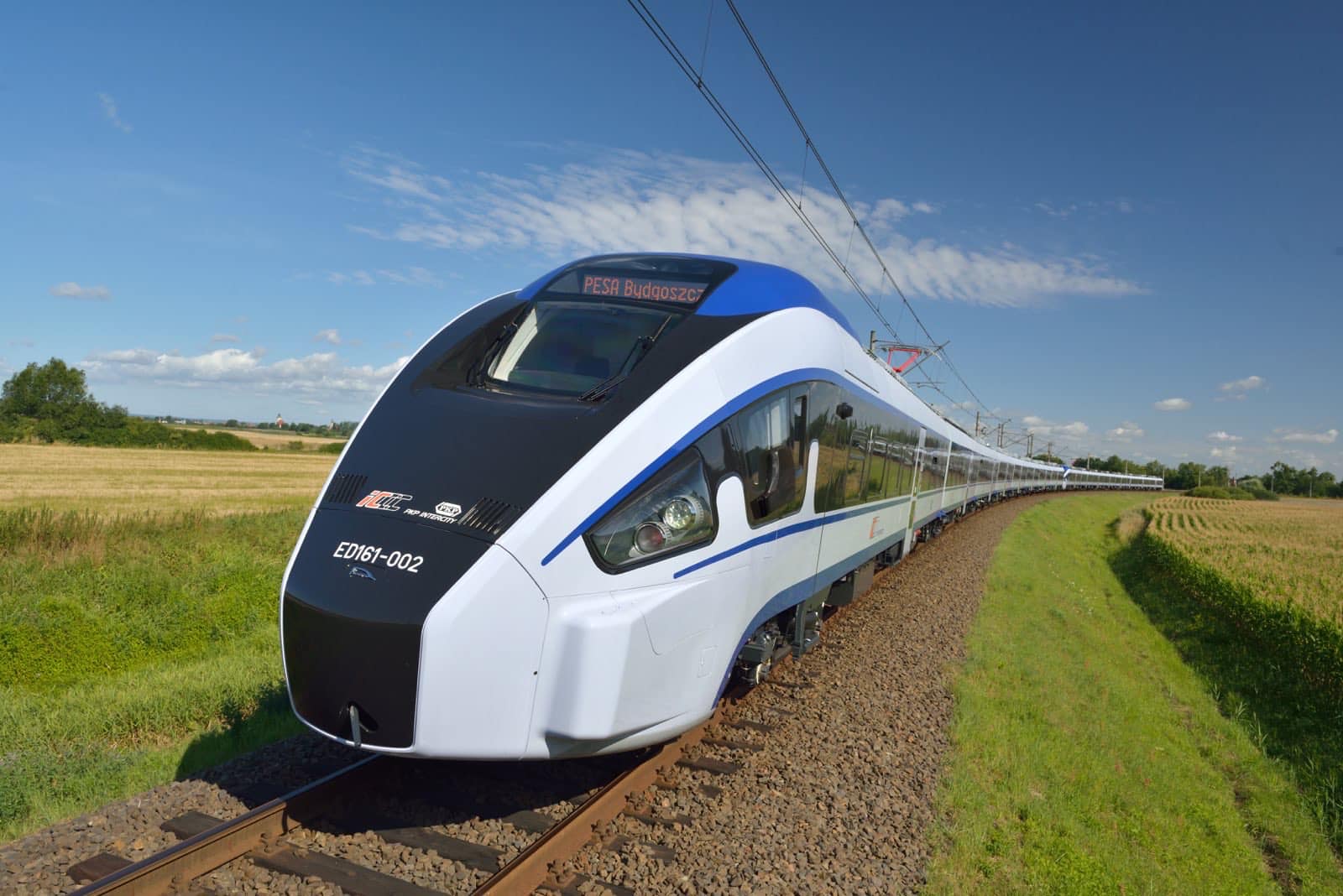 ARF invită compania poloneză PESA să semneze în data de 30 ianuarie contractul prin care va furniza României 62 de rame electrice, destinate transportului pe distanțe scurte