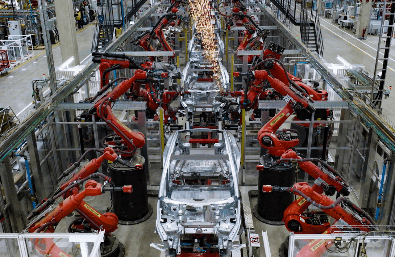 Economica.net – Tesla suspendă producţia în Germania din cauza atacurilor din Marea Roşie