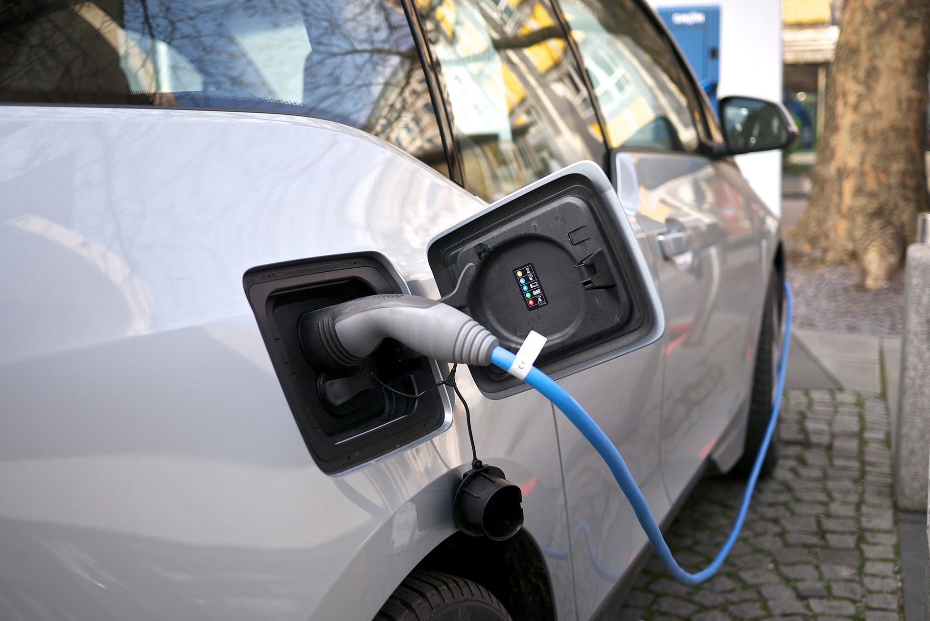 Economica.net – Numărul mașinilor electrice aflate în trafic în Norvegia ar putea depăși numărul mașinilor alimentate cu benzină până la sfârșitul acestui an