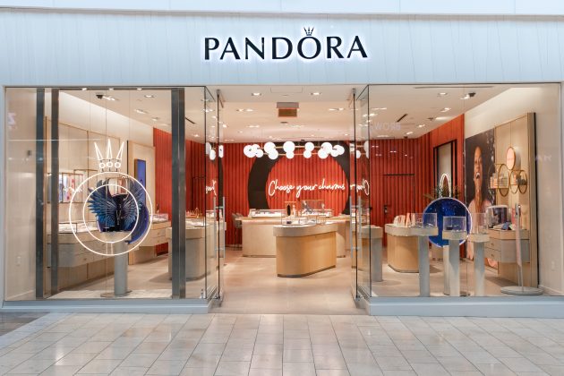 Cel mai mare producător de bijuterii din lume, Pandora, nu mai foloseşte argint şi aur minier