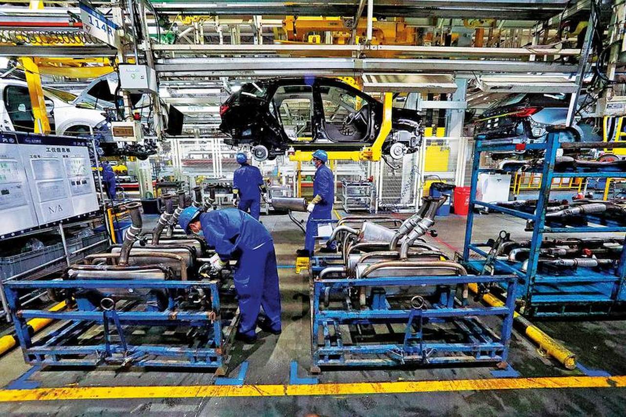 Economica.net – Producătorii chinezi au cerut guvernului să riposteze la decizia UE de a impune taxe majorate pentru importurile de mașini electrice – presa chineză