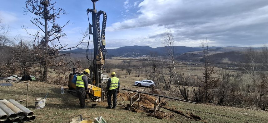 Autostrada A13 Brașov - Bacău. Progres de 1500 de metri liniari la forajele geotehnice în ultima lună VIDEO - Economica.net